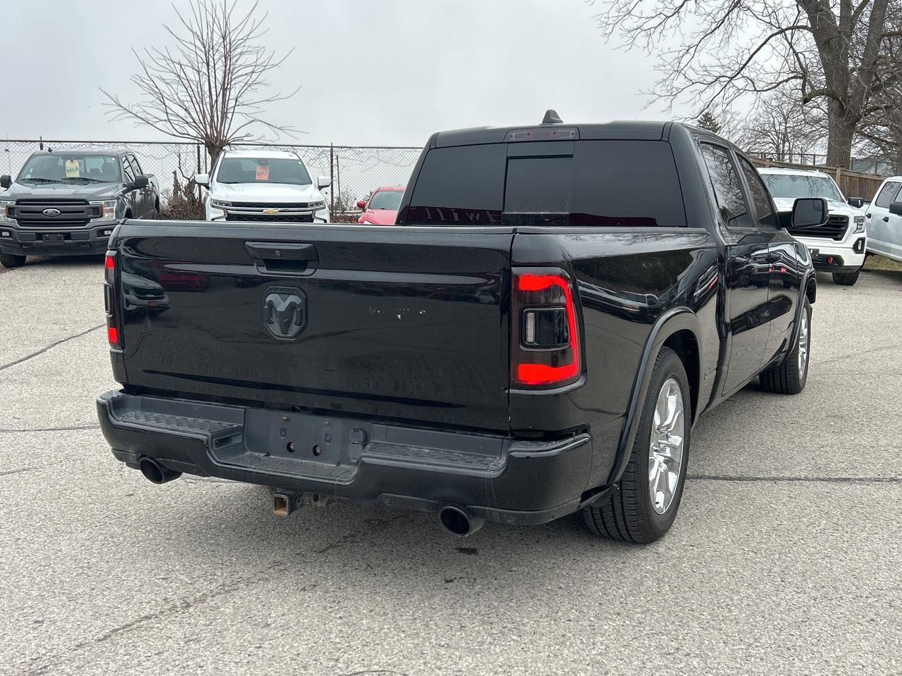2019 RAM 1500 LARAMIE, LEATHER, PANORAMIC ROOF, REMOTE START! Photo