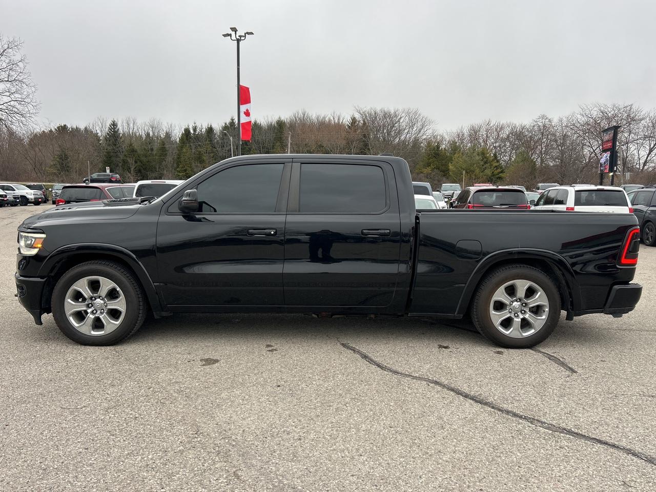 2019 RAM 1500 LARAMIE, LEATHER, PANORAMIC ROOF, REMOTE START! Photo