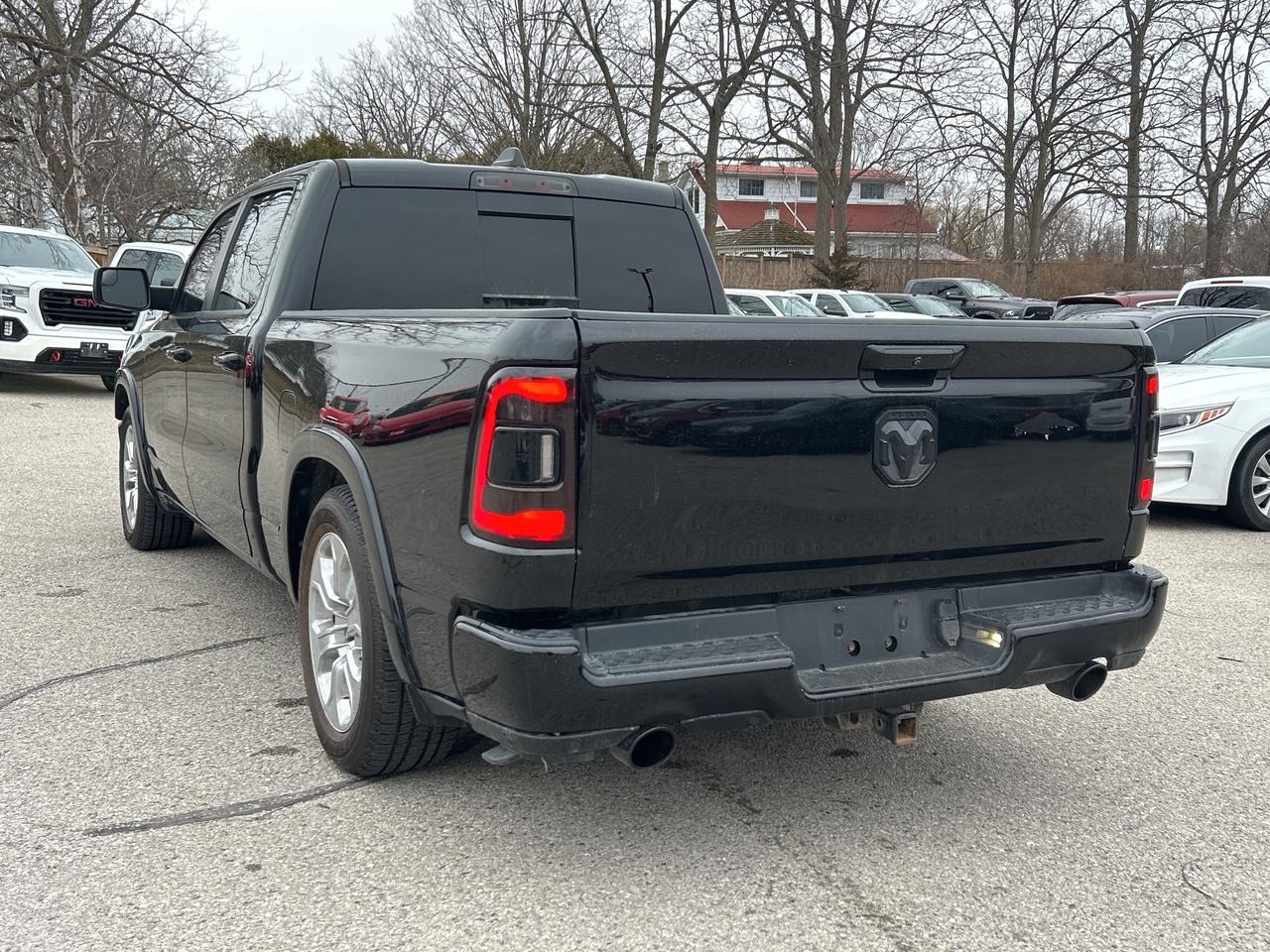 2019 RAM 1500 LARAMIE, LEATHER, PANORAMIC ROOF, REMOTE START! Photo