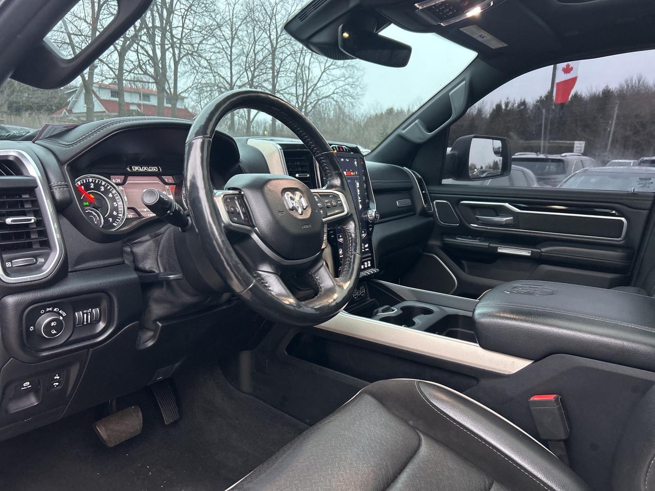 2019 RAM 1500 LARAMIE, LEATHER, PANORAMIC ROOF, REMOTE START! Photo