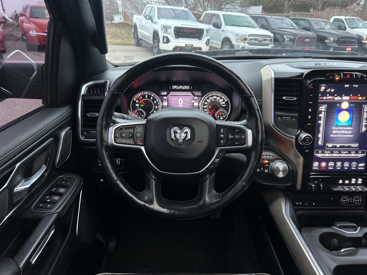 2019 RAM 1500 LARAMIE, LEATHER, PANORAMIC ROOF, REMOTE START! Photo