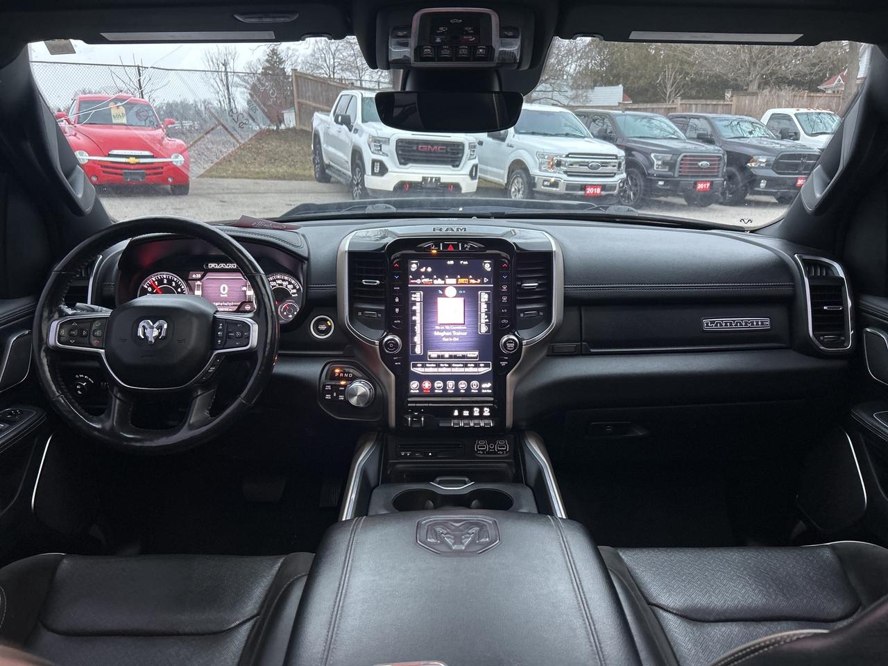 2019 RAM 1500 LARAMIE, LEATHER, PANORAMIC ROOF, REMOTE START! Photo