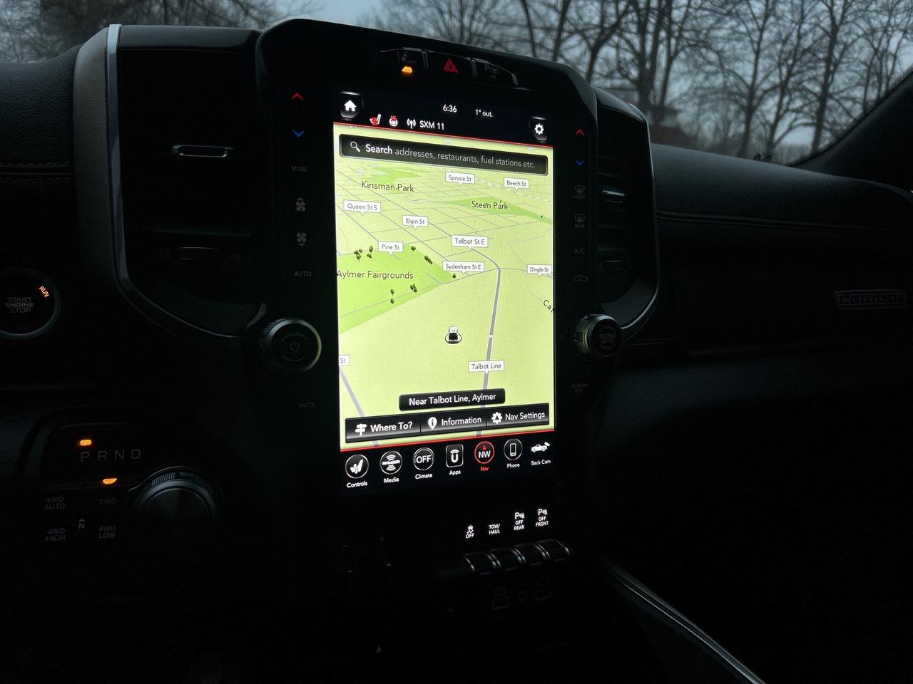 2019 RAM 1500 LARAMIE, LEATHER, PANORAMIC ROOF, REMOTE START! Photo