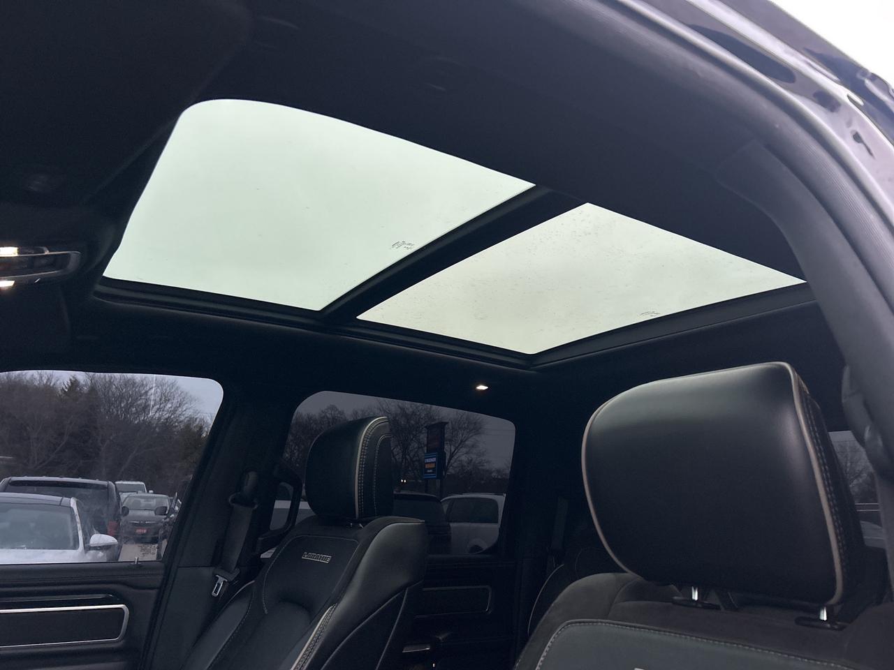 2019 RAM 1500 LARAMIE, LEATHER, PANORAMIC ROOF, REMOTE START! Photo