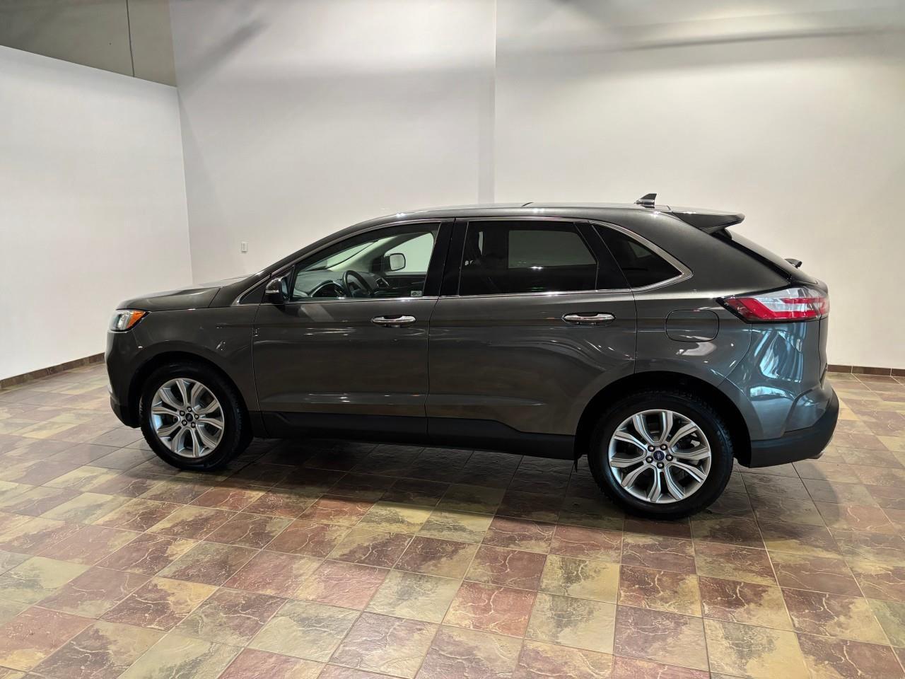 2019 Ford Edge Titanium Photo4