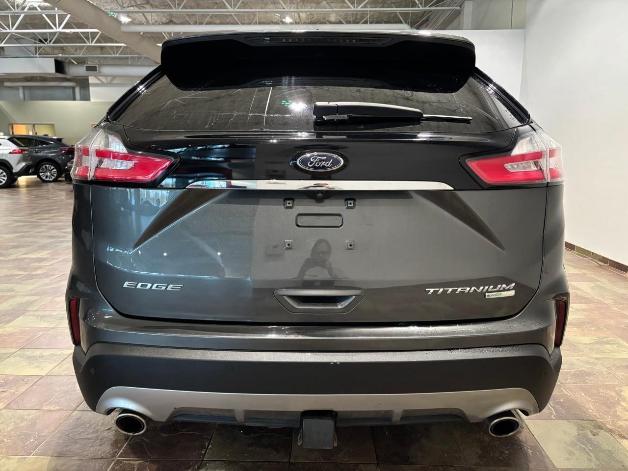 2019 Ford Edge Titanium Photo