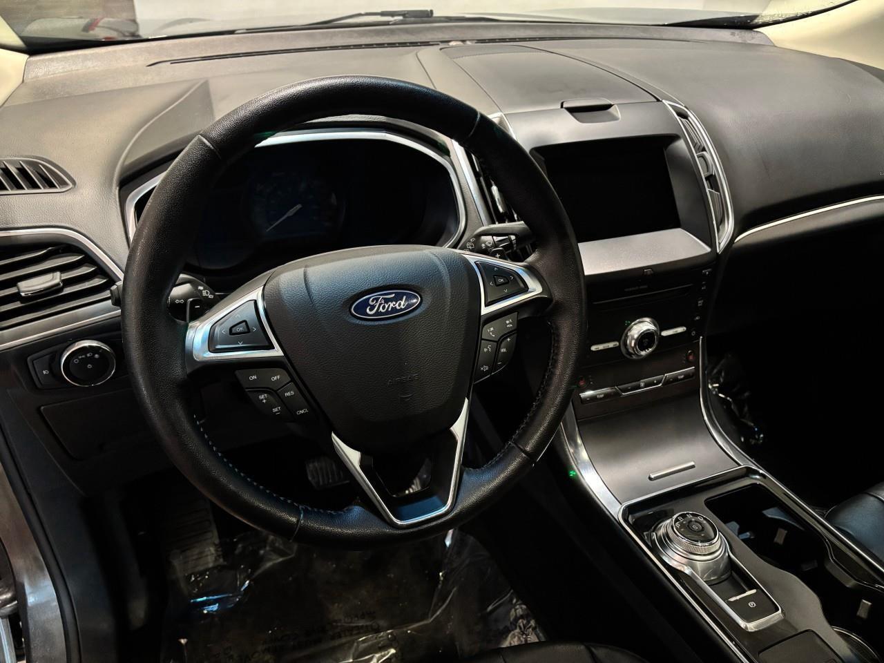 2019 Ford Edge Titanium Photo