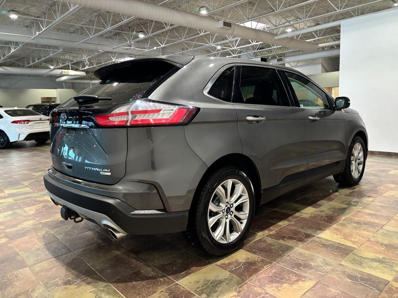 2019 Ford Edge Titanium Photo