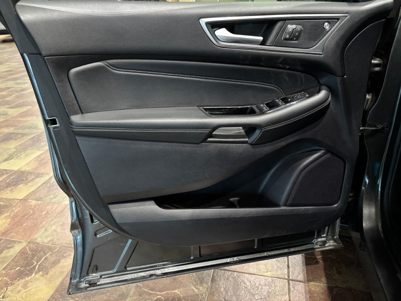 2019 Ford Edge Titanium Photo