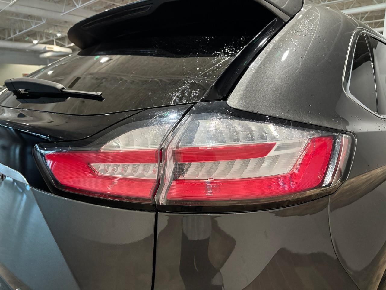 2019 Ford Edge Titanium Photo