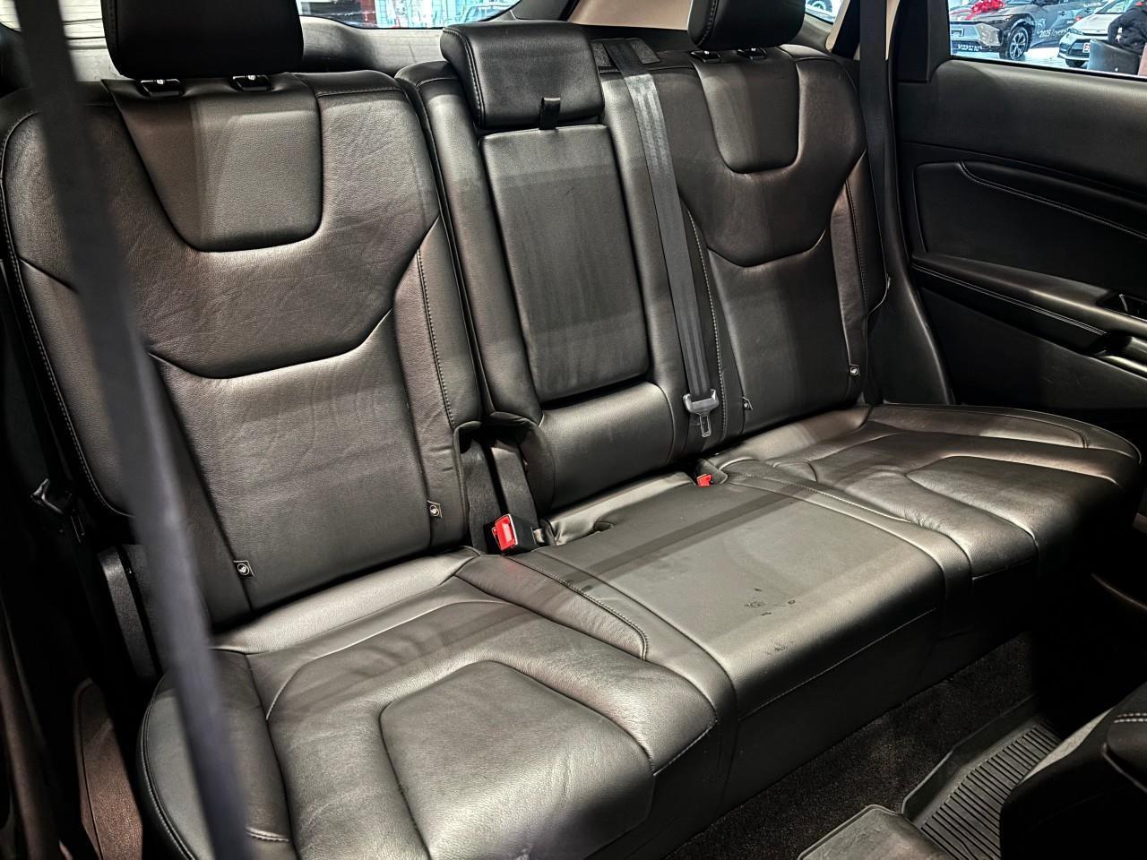 2019 Ford Edge Titanium Photo