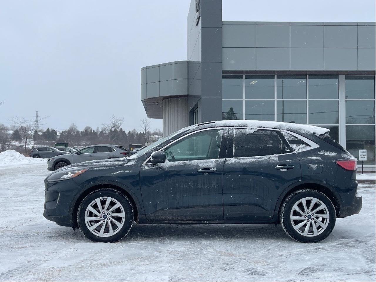 2022 Ford Escape Titanium Hybrid AWD Photo3