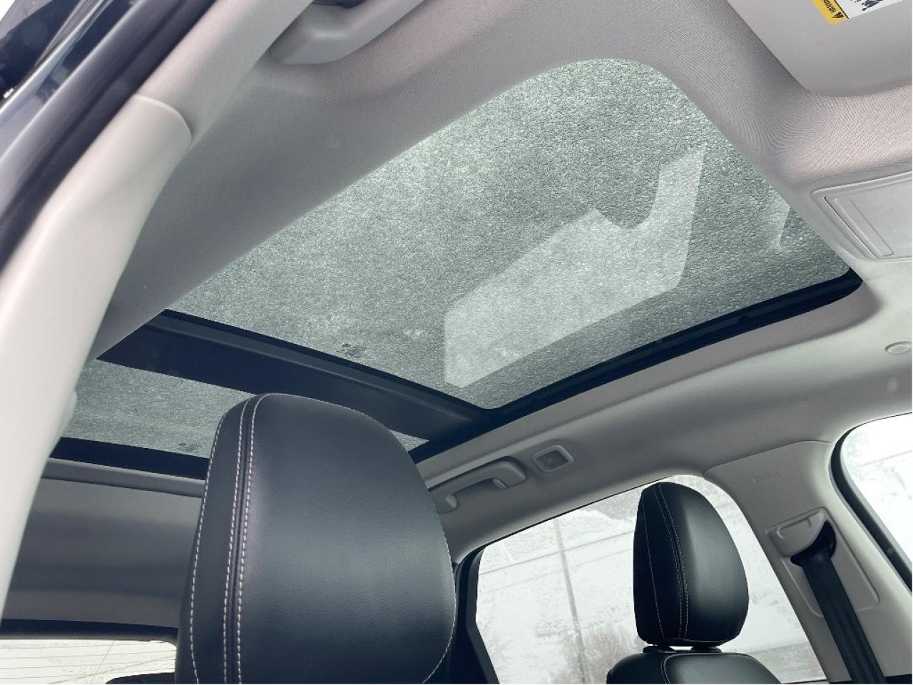 2022 Ford Escape Titanium Hybrid AWD Photo