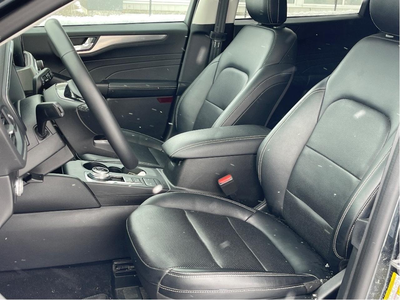 2022 Ford Escape Titanium Hybrid AWD Photo