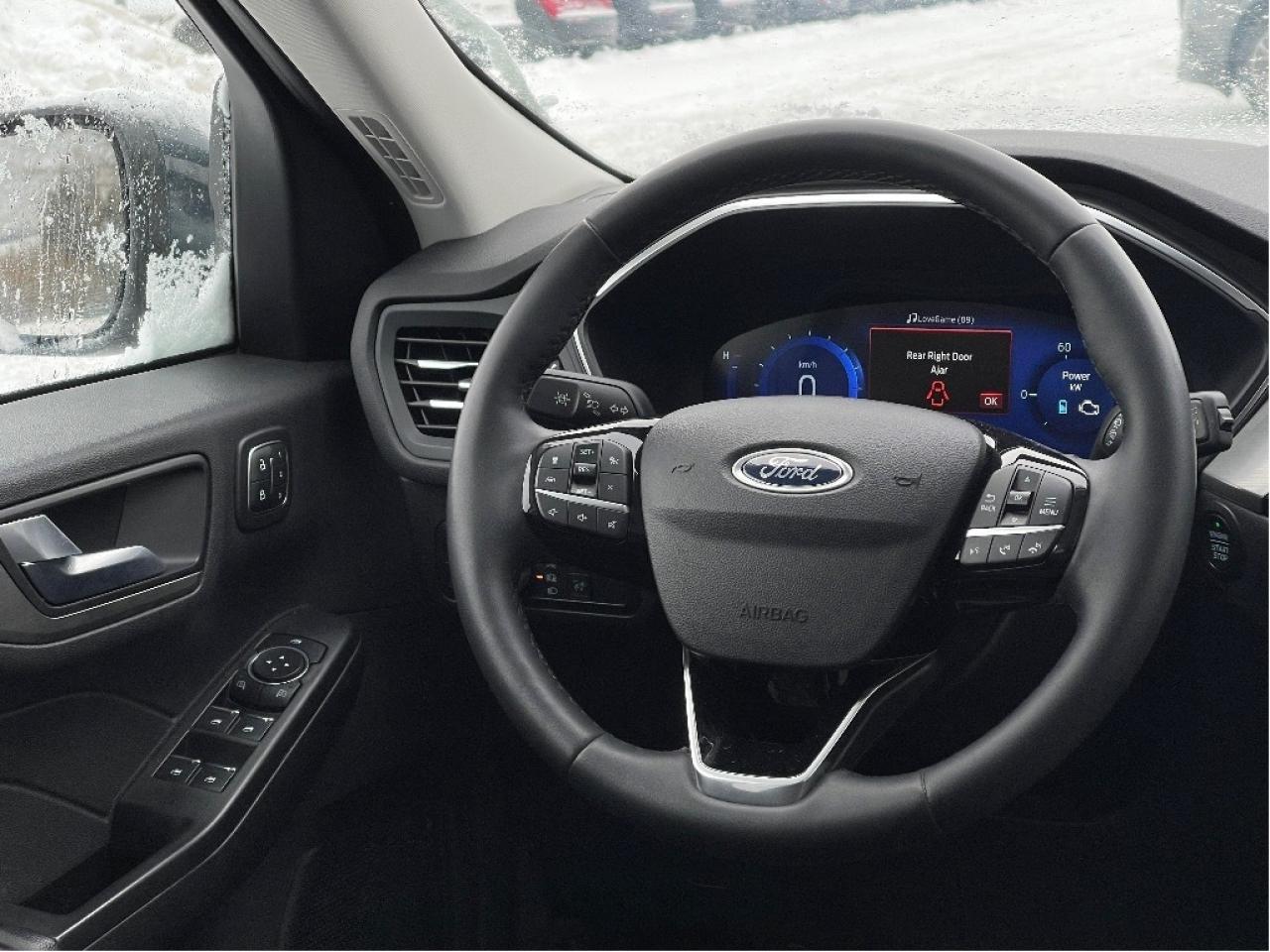 2022 Ford Escape Titanium Hybrid AWD Photo