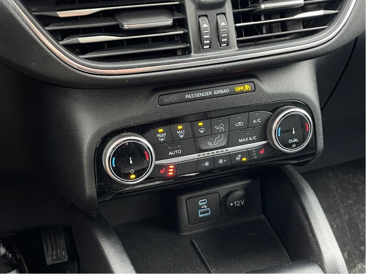 2022 Ford Escape Titanium Hybrid AWD Photo