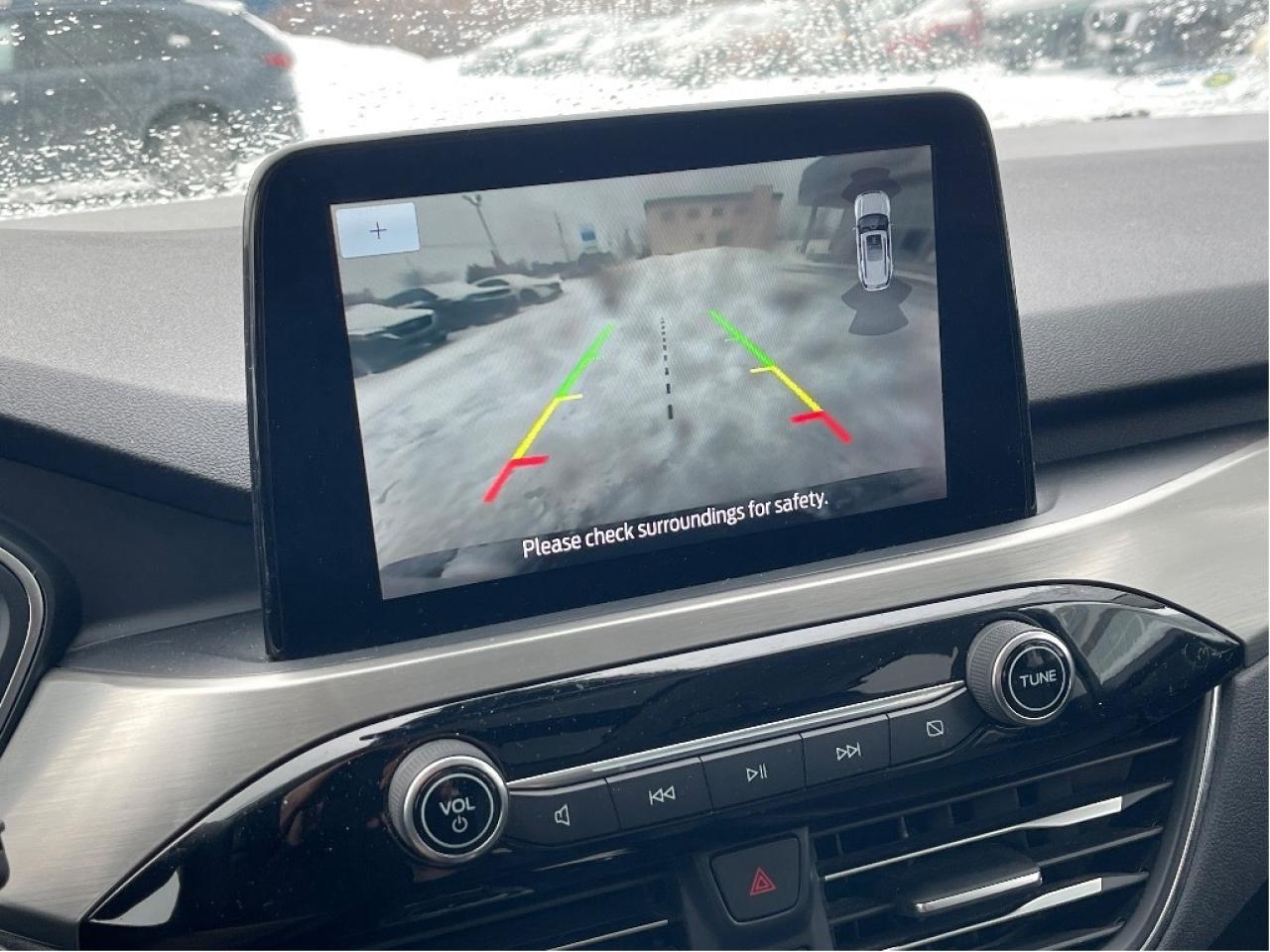 2022 Ford Escape Titanium Hybrid AWD Photo