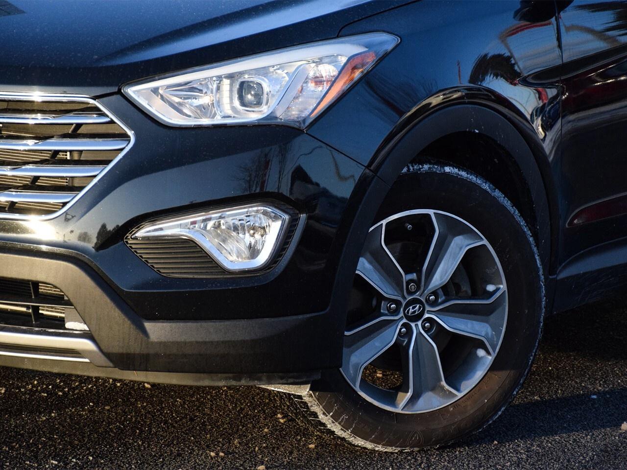 2016 Hyundai Santa Fe XL AWD 4dr 3.3L Auto Luxury Adventure Ed Photo2