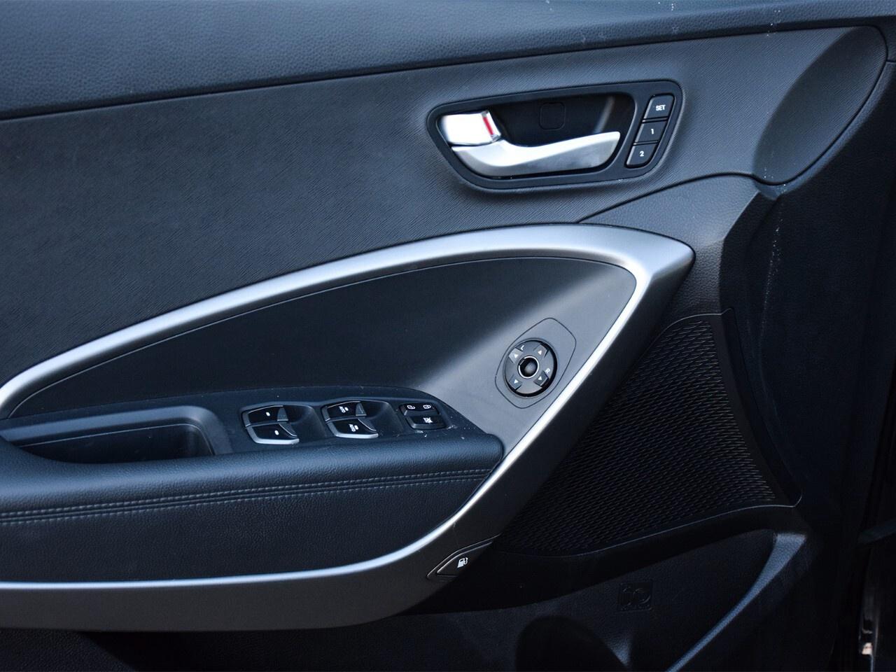 2016 Hyundai Santa Fe XL AWD 4dr 3.3L Auto Luxury Adventure Ed Photo