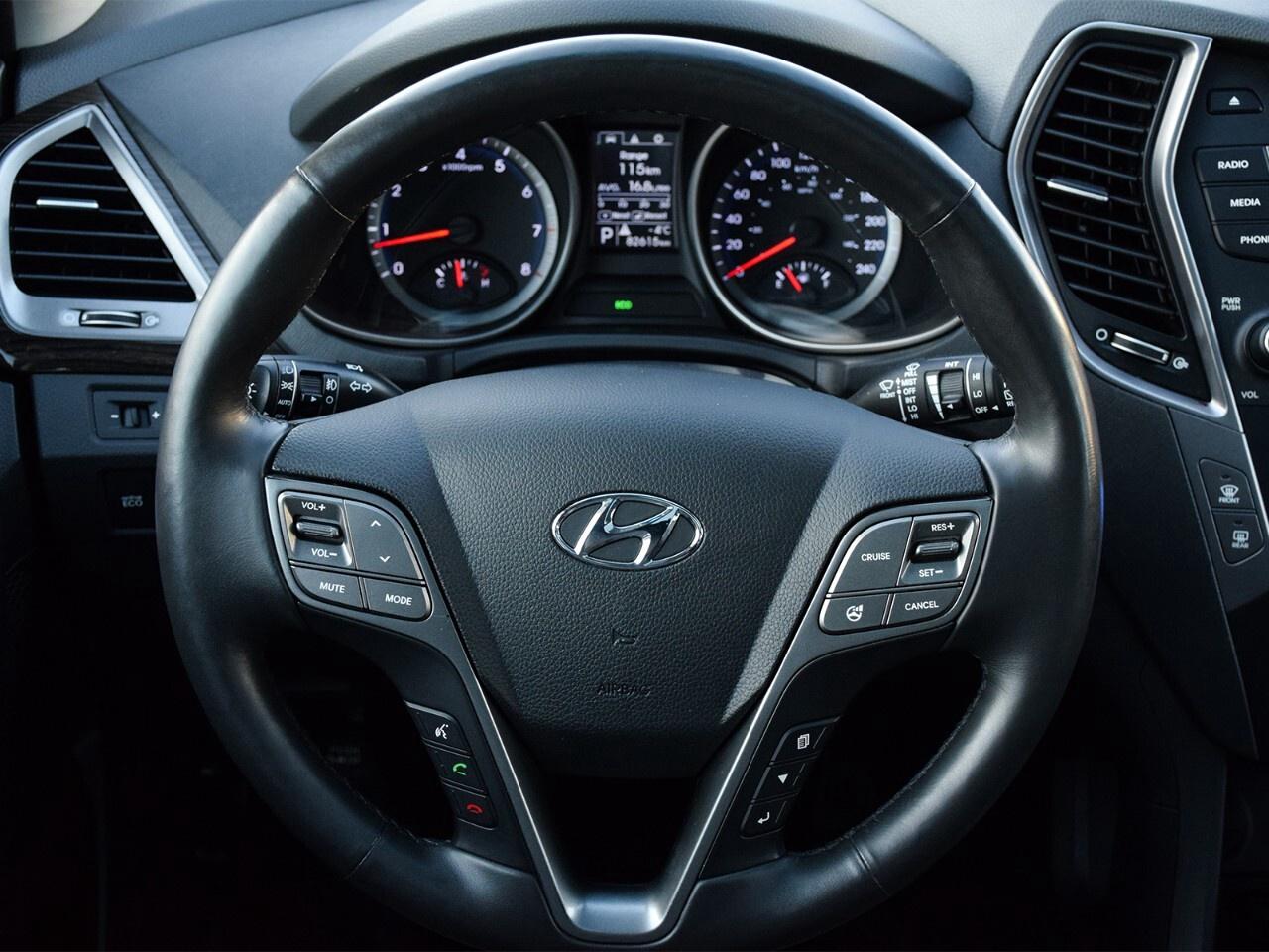 2016 Hyundai Santa Fe XL AWD 4dr 3.3L Auto Luxury Adventure Ed Photo