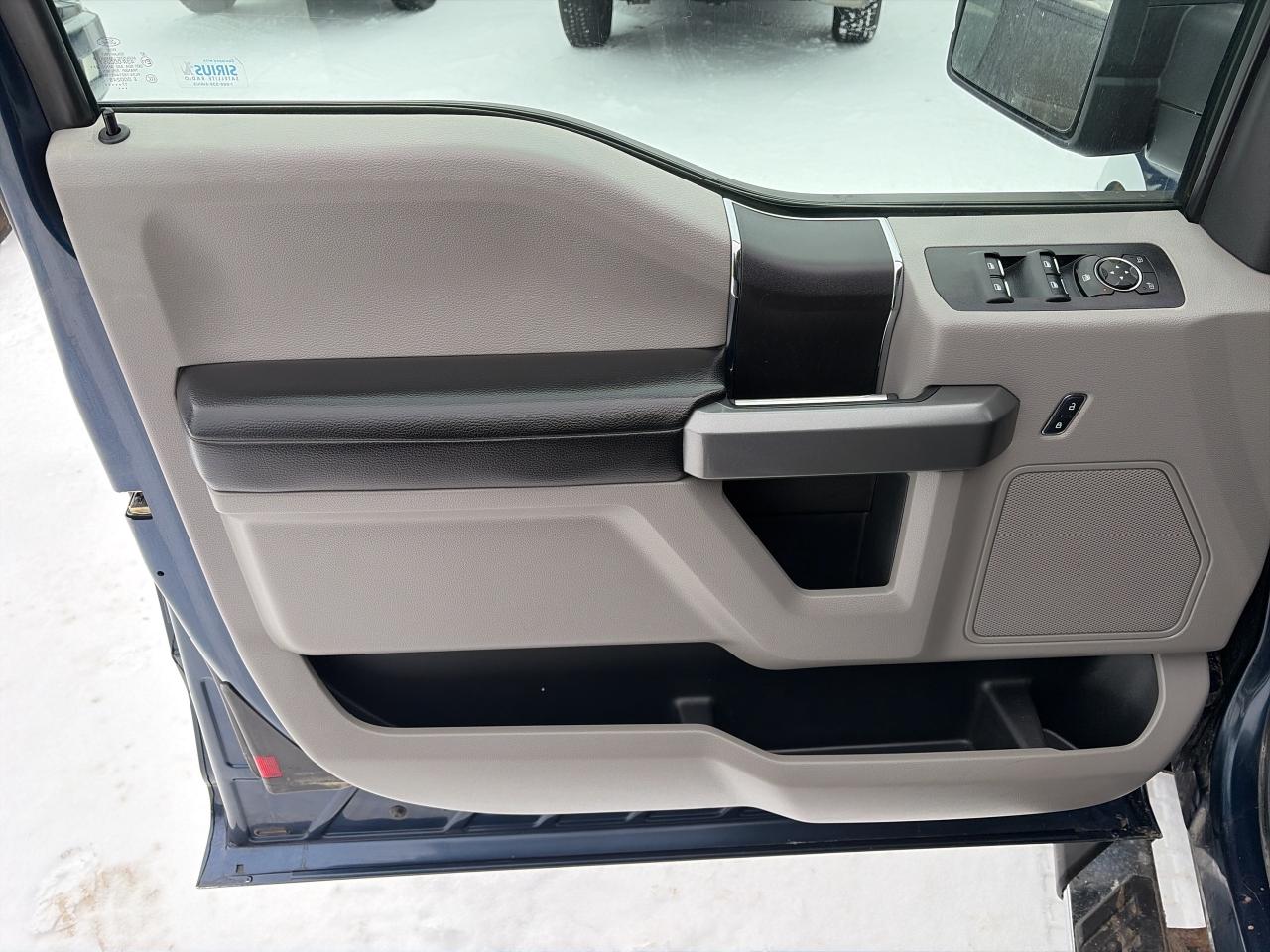 2018 Ford F-150 XLT-4X4-BLUETOOTH-CLEAN Photo