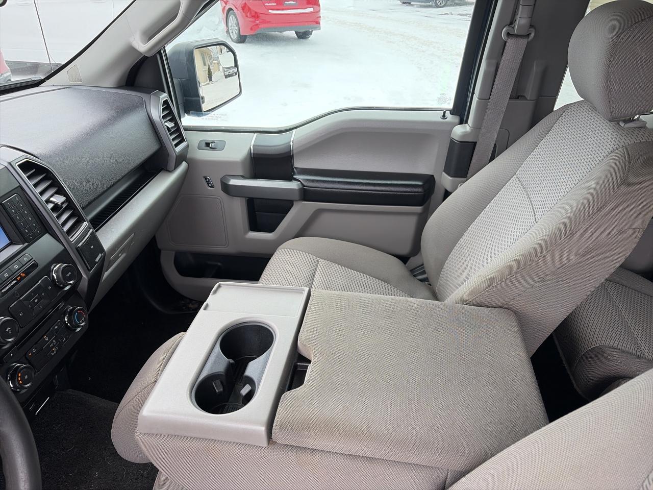 2018 Ford F-150 XLT-4X4-BLUETOOTH-CLEAN Photo