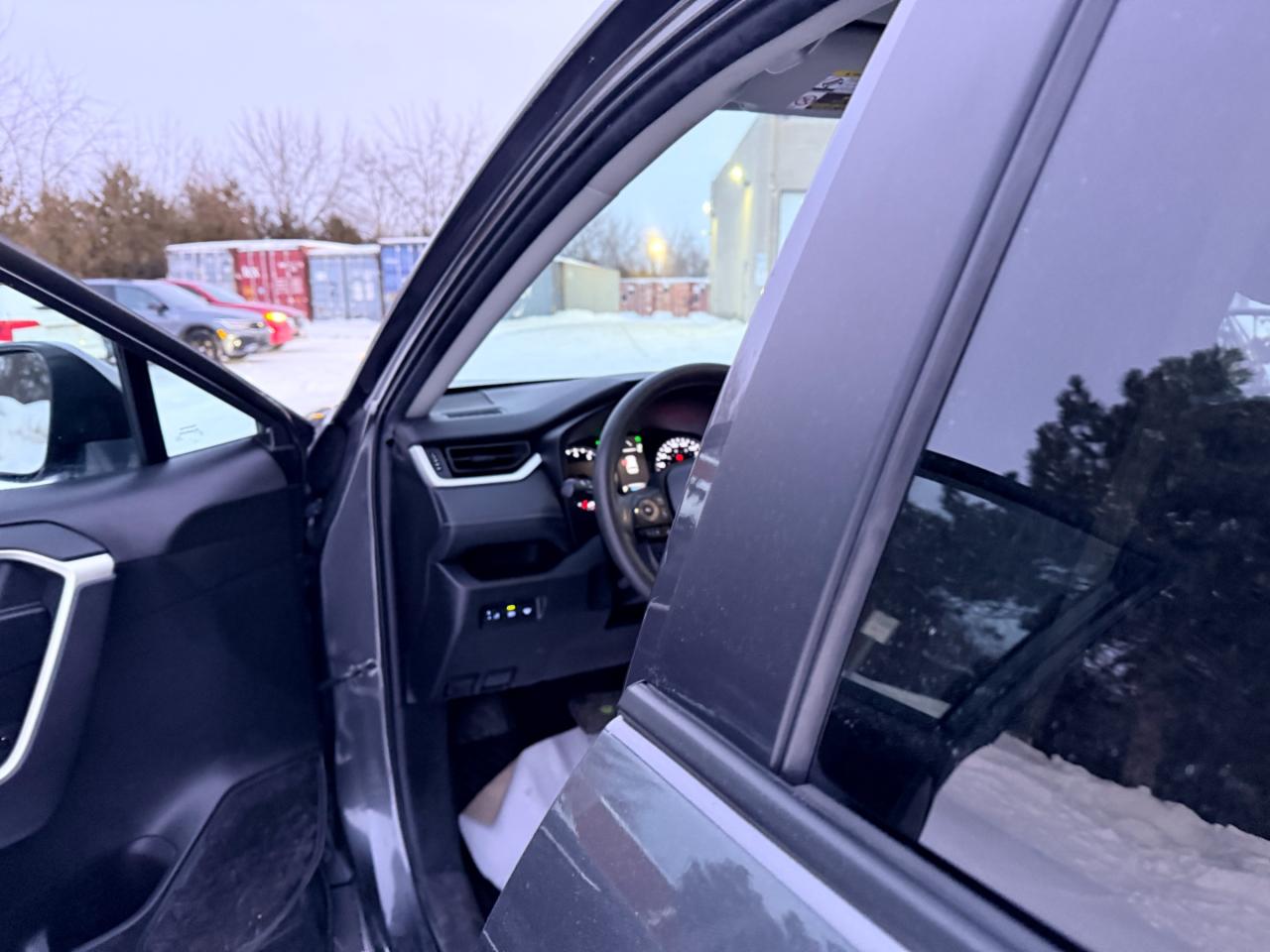 2022 Toyota RAV4 LE 4dr All-wheel Drive Photo2