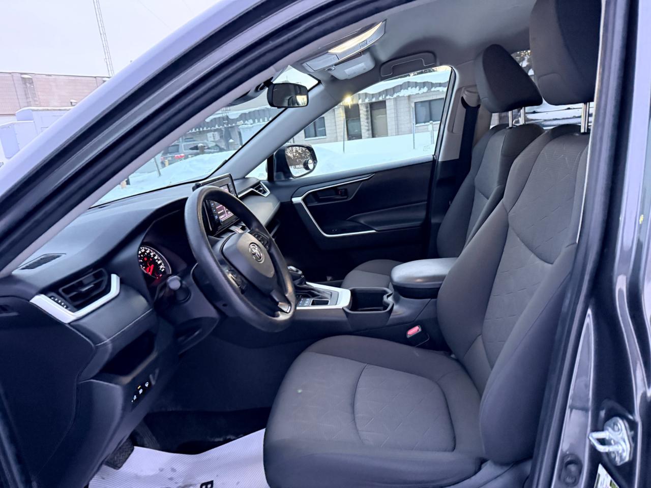 2022 Toyota RAV4 LE 4dr All-wheel Drive Photo