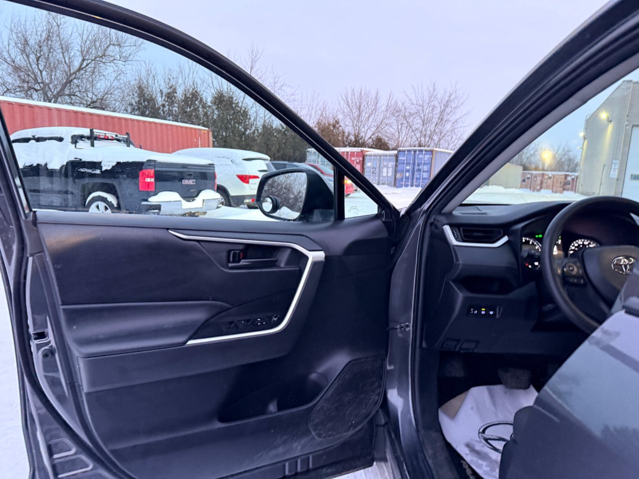 2022 Toyota RAV4 LE 4dr All-wheel Drive Photo