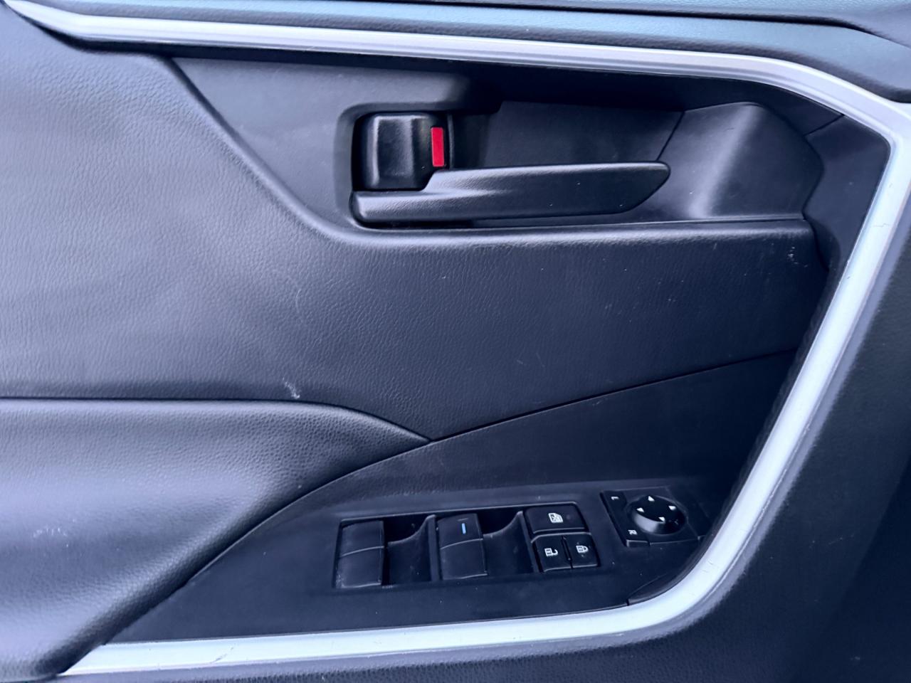 2022 Toyota RAV4 LE 4dr All-wheel Drive Photo