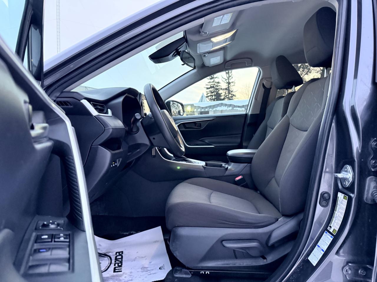 2022 Toyota RAV4 LE 4dr All-wheel Drive Photo