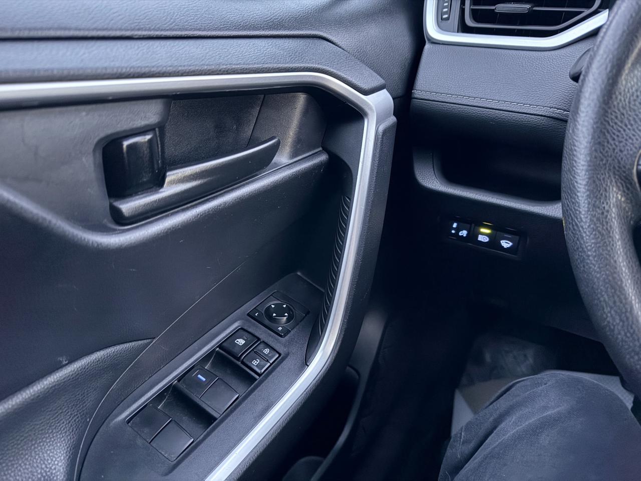 2022 Toyota RAV4 LE 4dr All-wheel Drive Photo