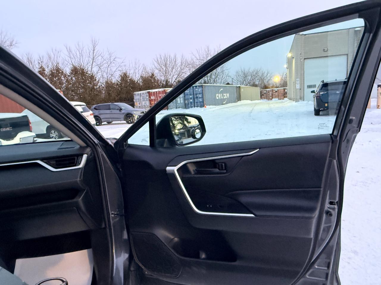 2022 Toyota RAV4 LE 4dr All-wheel Drive Photo