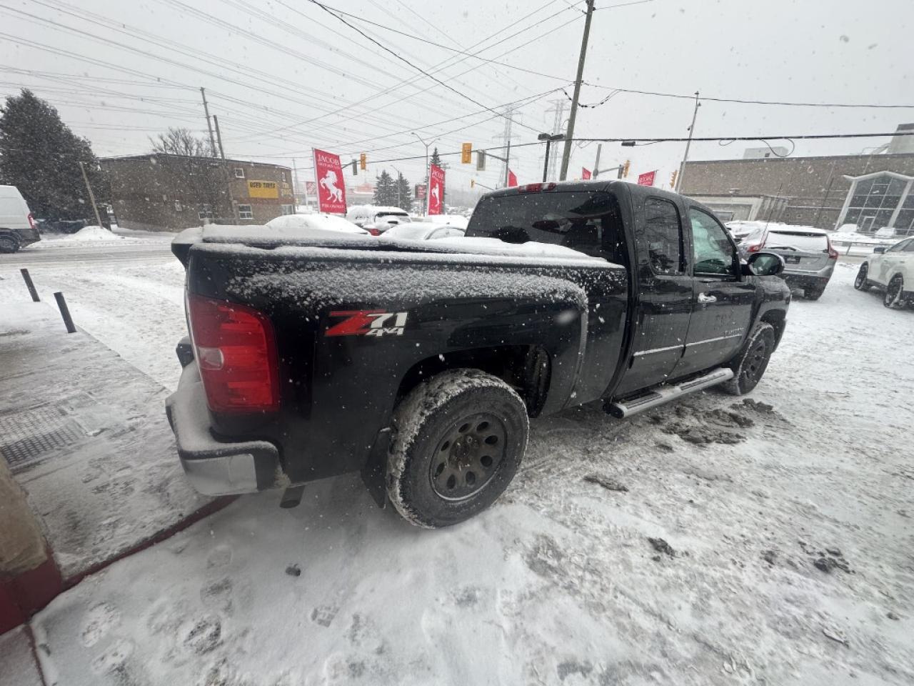 2013 Chevrolet Silverado 1500 4WD Ext Cab 143.5" LT Photo3
