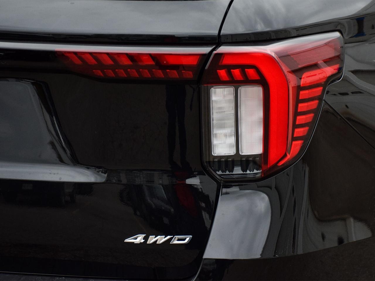 2026 Ford Explorer Platinum 4WD Photo