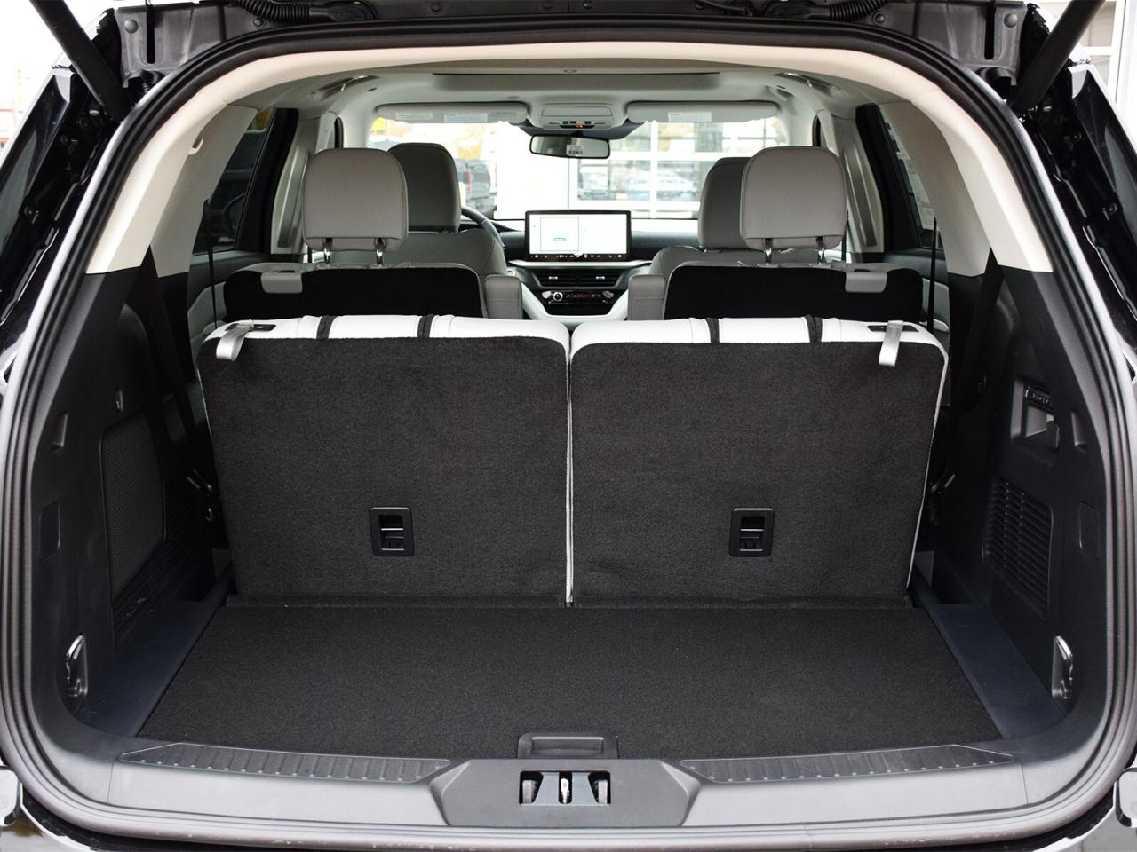 2026 Ford Explorer Platinum 4WD Photo