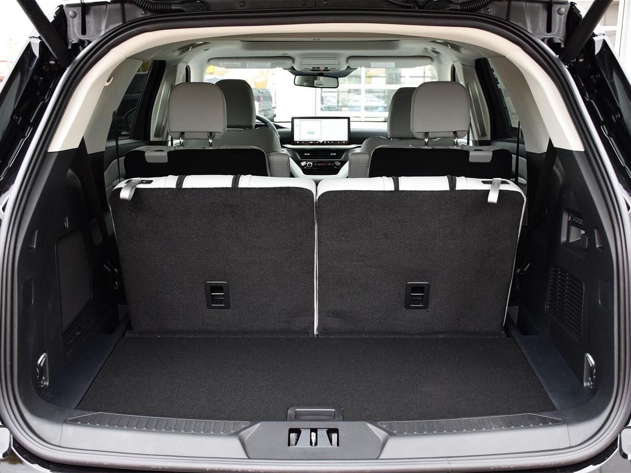 2026 Ford Explorer Platinum 4WD Photo