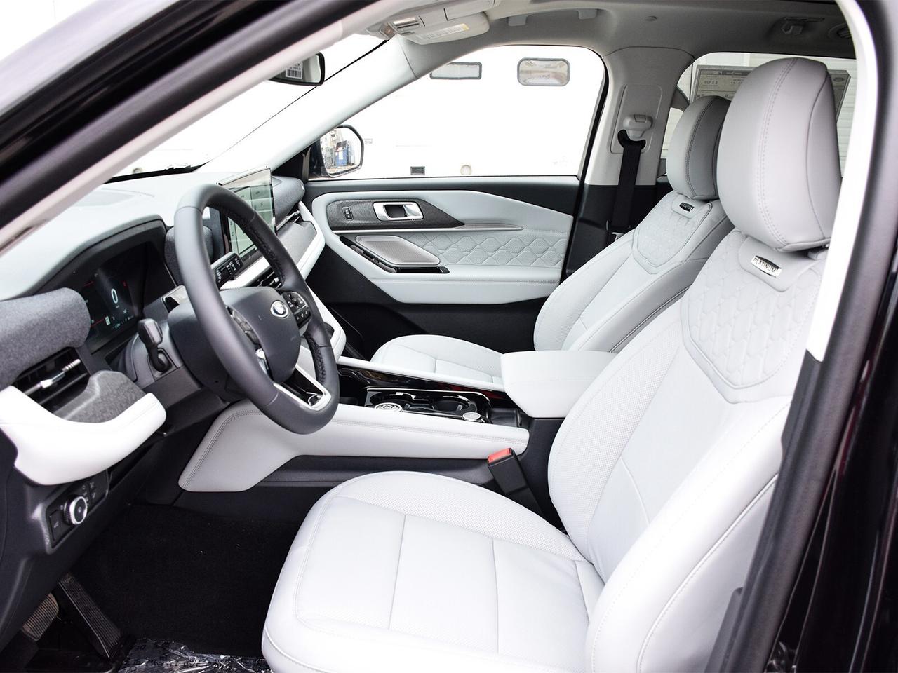 2026 Ford Explorer Platinum 4WD Photo