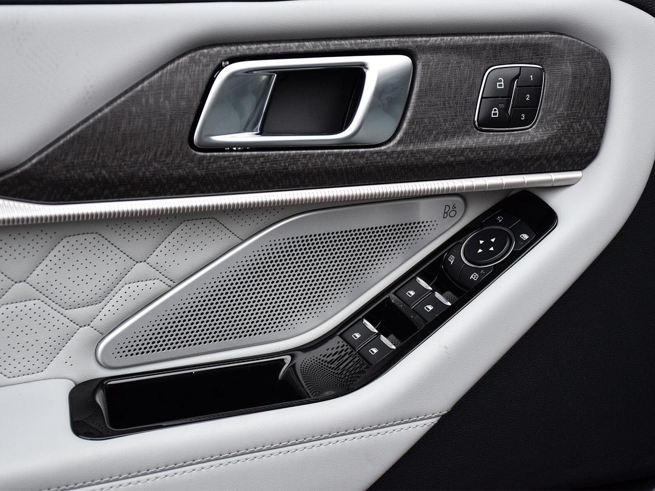 2026 Ford Explorer Platinum 4WD Photo