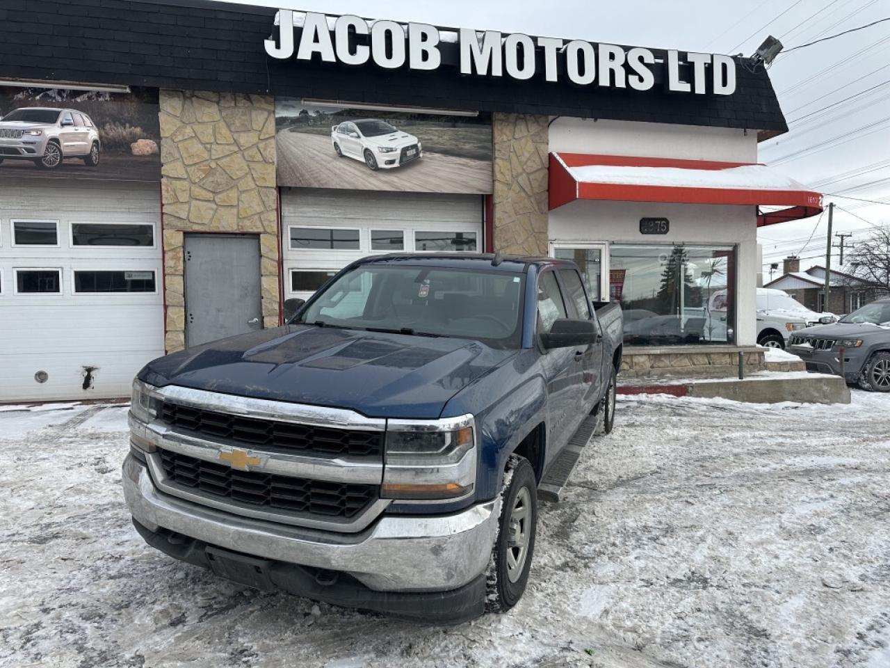 2017 Chevrolet Silverado 1500 4WD Crew Cab 143.5" LS Photo0