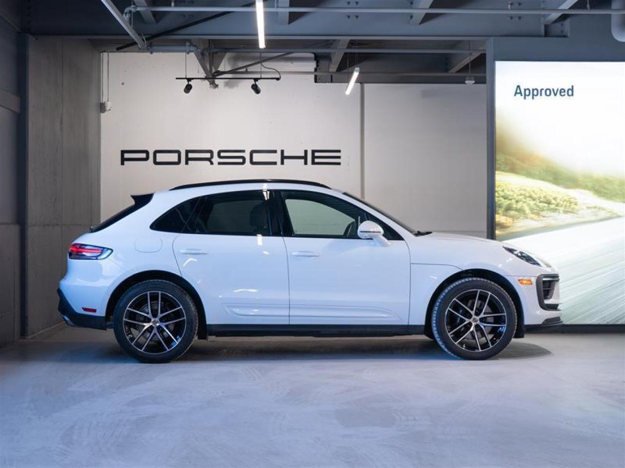 2024 Porsche Macan S AWD Photo