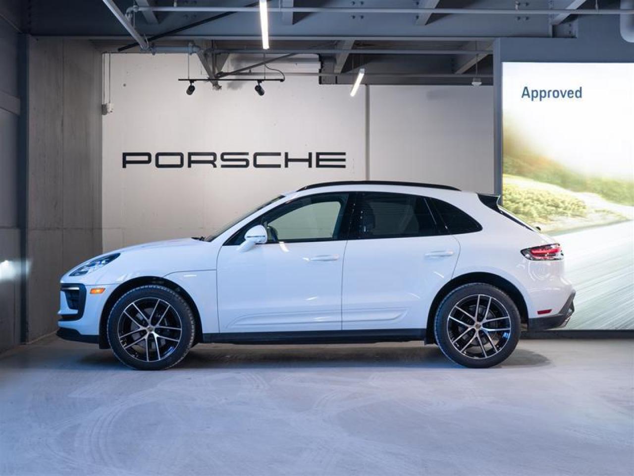 2024 Porsche Macan S AWD Photo
