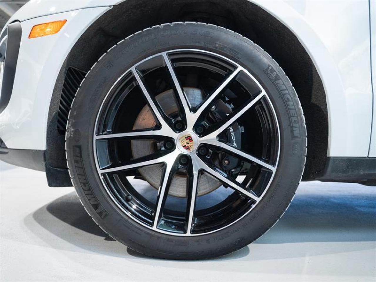 2024 Porsche Macan S AWD Photo