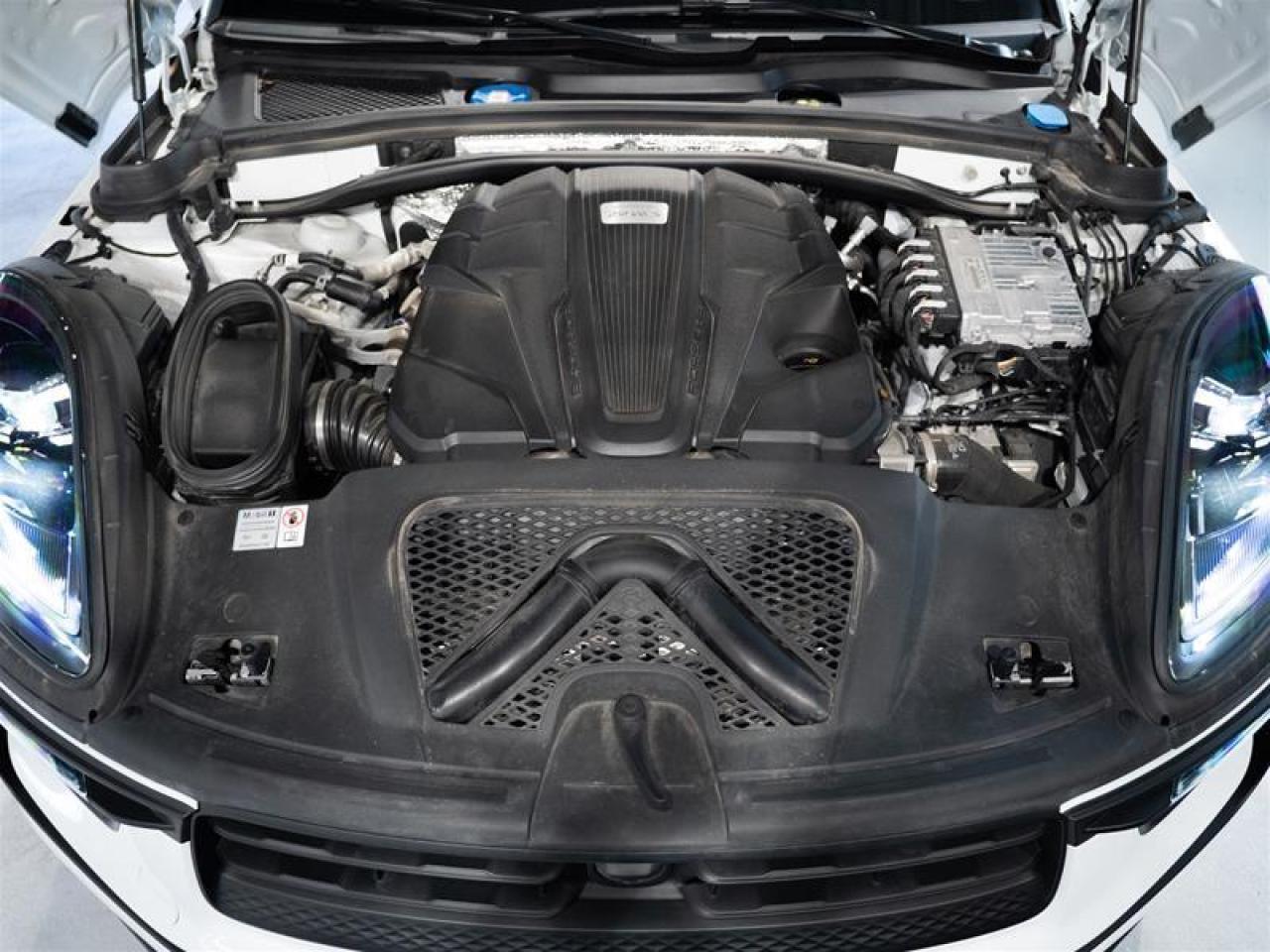 2024 Porsche Macan S AWD Photo