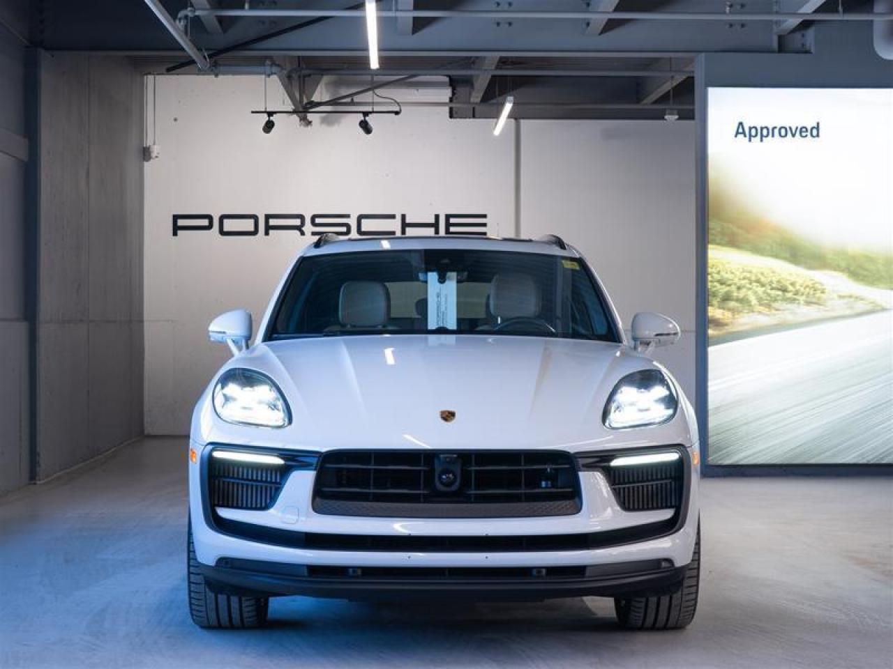 2024 Porsche Macan S AWD Photo