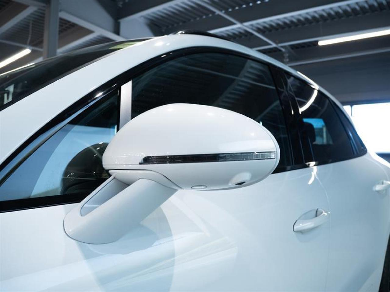 2024 Porsche Macan S AWD Photo