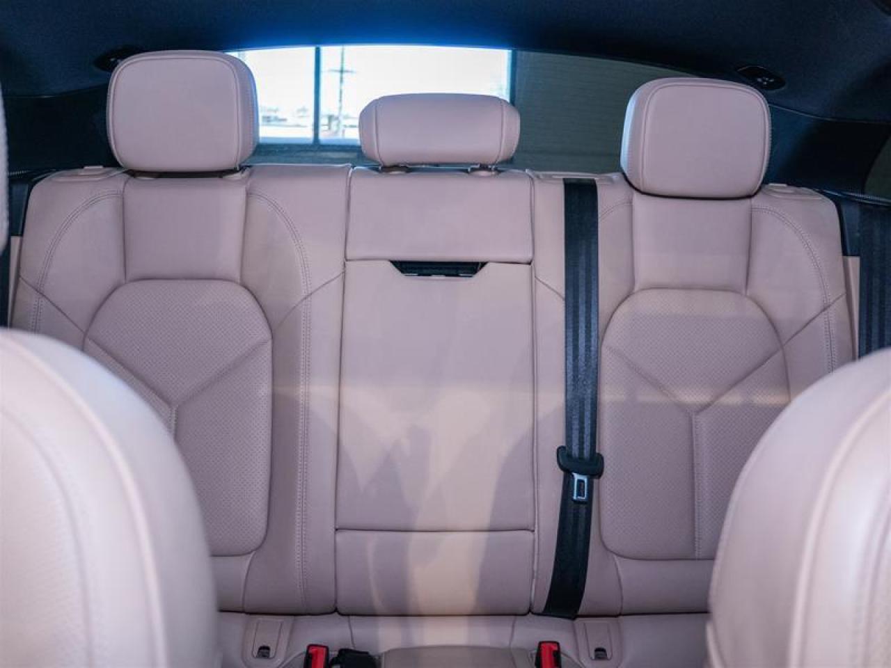 2024 Porsche Macan S AWD Photo