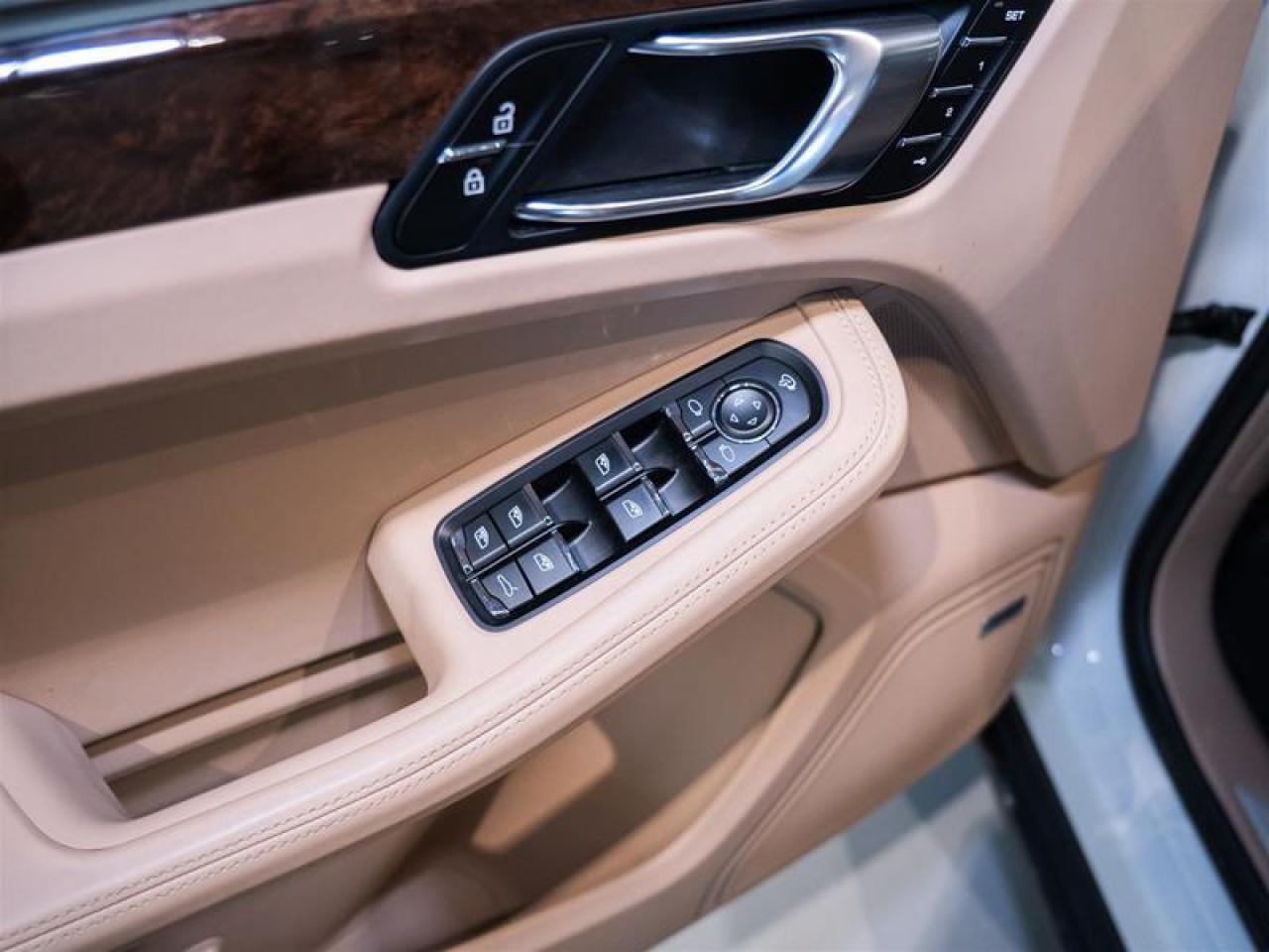 2024 Porsche Macan S AWD Photo