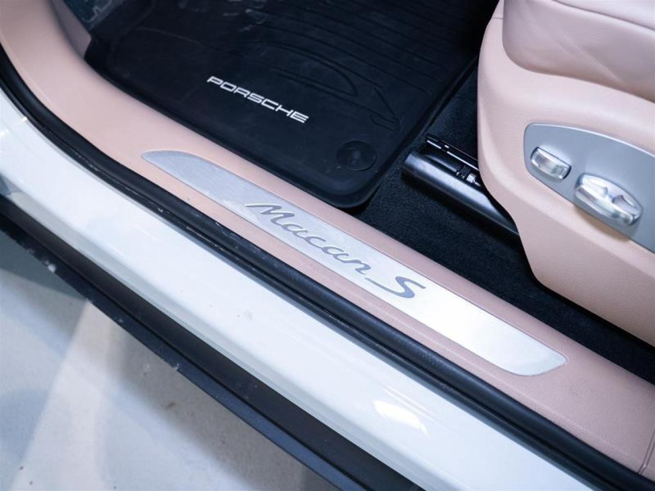 2024 Porsche Macan S AWD Photo