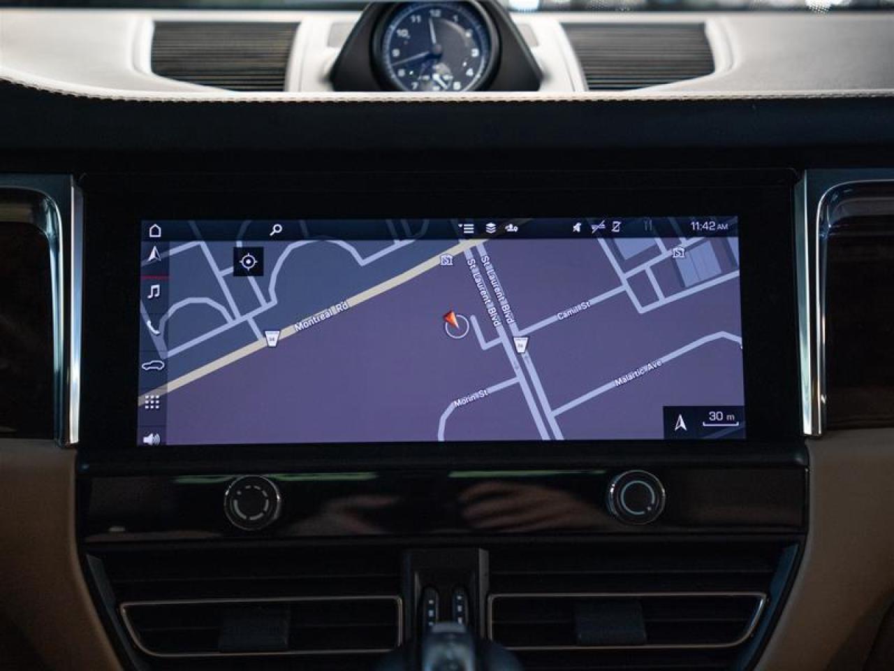 2024 Porsche Macan S AWD Photo